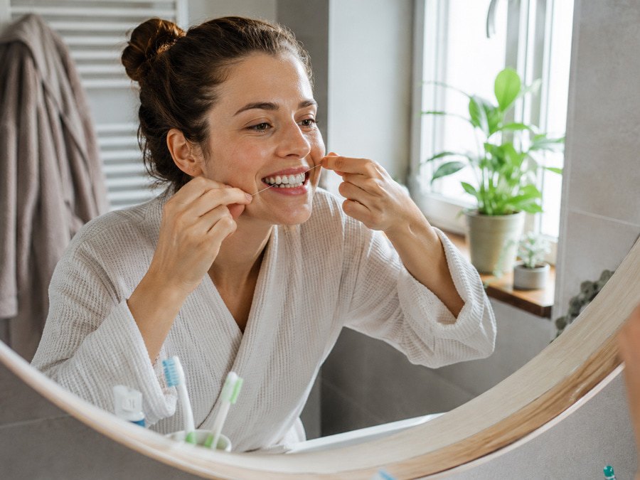 Mundhygiene nach dem Setzen eines Zahnimplantats